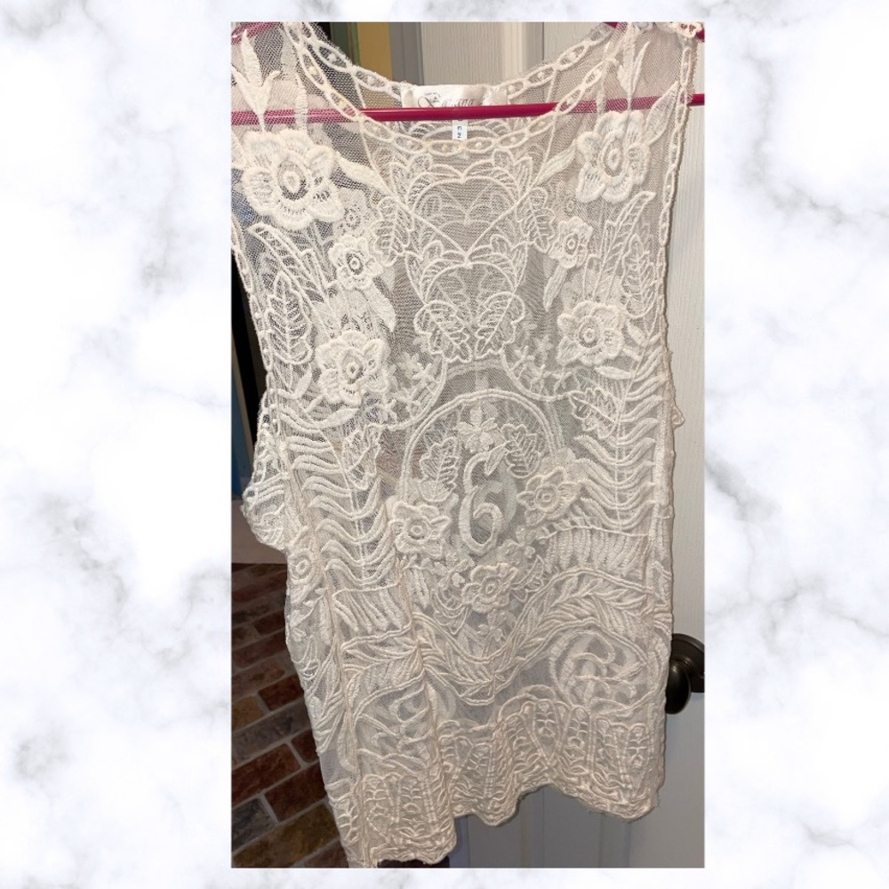 Boutique lace top size Small, Slightly off white.